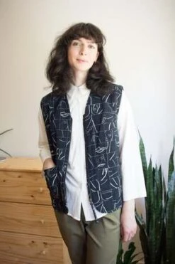 Eve GravelUnisex Eve Gravel Georges Vest - Multi -Garmentory Clothing Shop Unisex Eve Gravel Georges Vest Multi 20221114161641